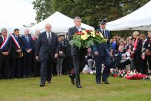 Dieppe, 19 aout 2017 - Cimetière militaire canadien aux vertus de la Commonwealth Wear Graves Commission : dépôts de gerbes de la Délégation belge composée de réprésentants du War Heritage Institute et de la 350e Escadrille (Composante Air belge)